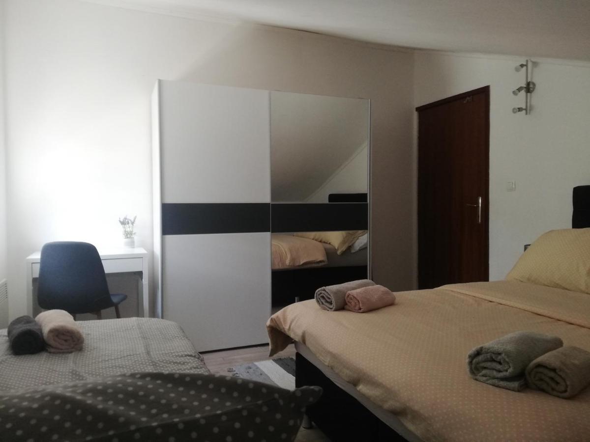 Penelope Apartment Pula Bagian luar foto